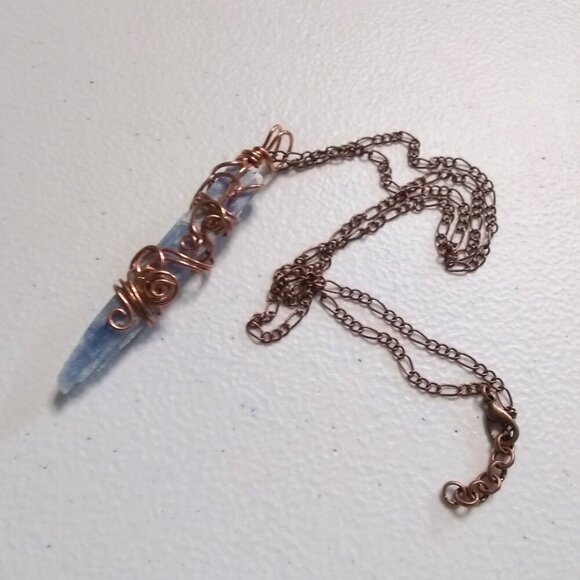 Raw Rough Blue Kyanite Dagger Pendant ~ Copper Wire Wrapped + 21" Figaro Chain - Picture 4 of 12